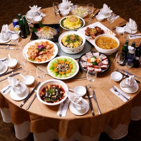 Nấu Tiệc An Nhiên: Đa Dạng Menu Có Sẵn và Tự Chọn Cho Khách Hàng